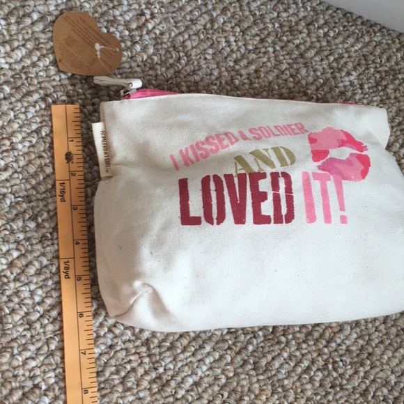 NWT! Homefront Girl Cosmetic Bag - Picture 5 of 6